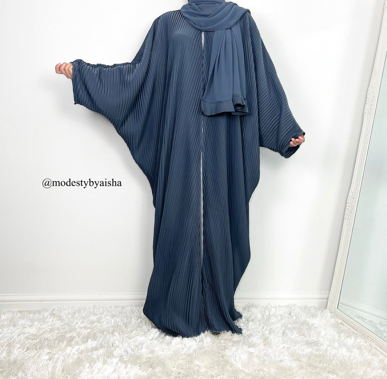 Aaliyah Charcoal - Pleated Abaya