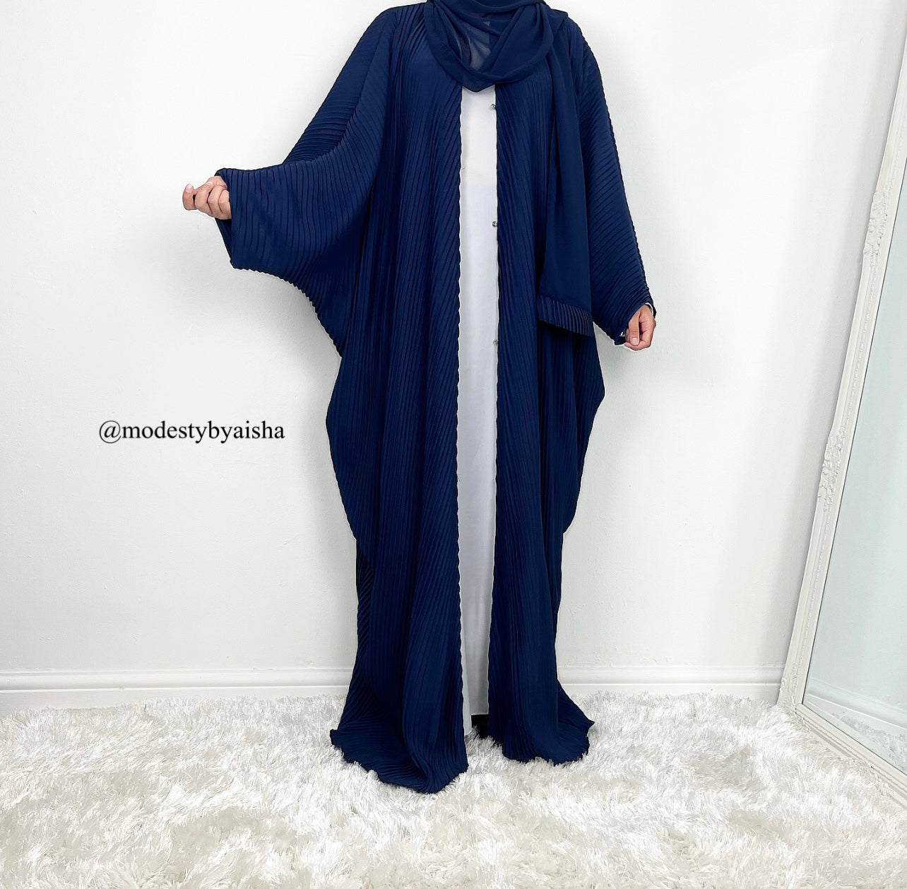 Aaliyah Navy - Pleated Abaya